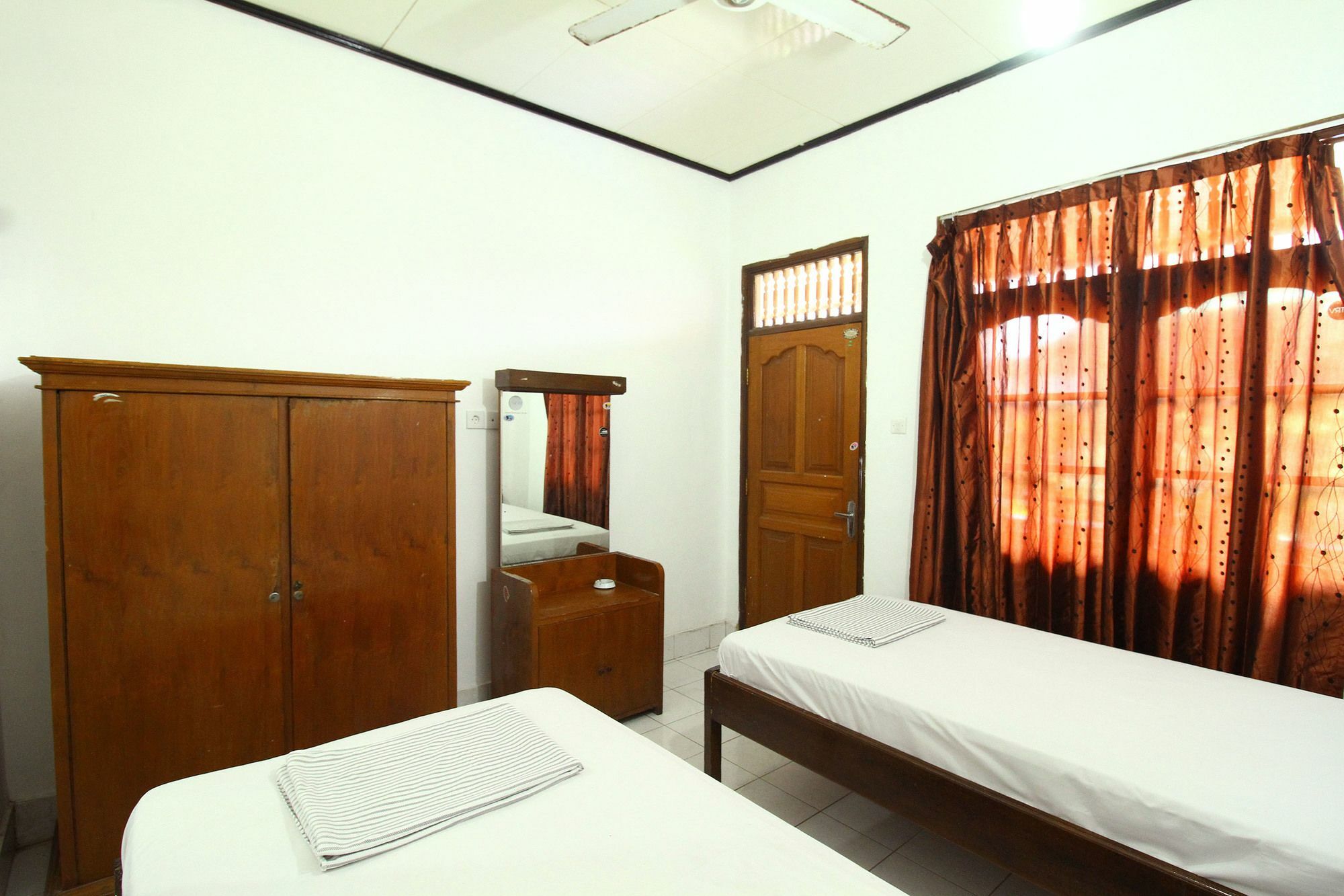 Dua Dara Inn Kuta レギャン エクステリア 写真