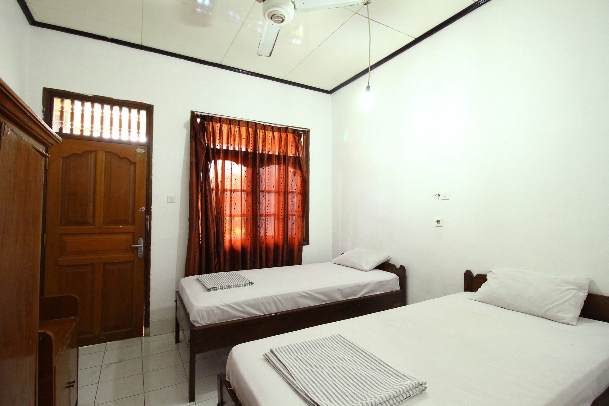 Dua Dara Inn Kuta レギャン エクステリア 写真