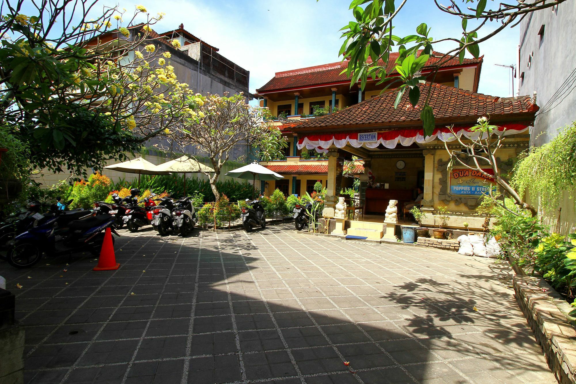 Dua Dara Inn Kuta レギャン エクステリア 写真